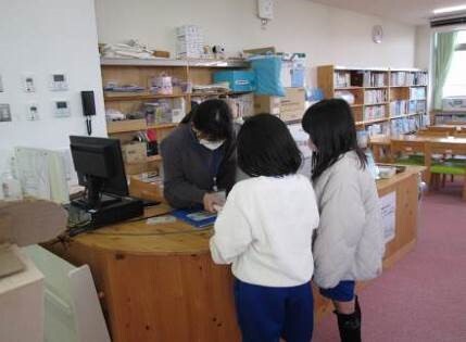 図書支援の様子2
