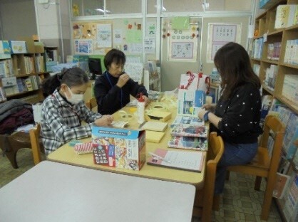 図書支援の様子1