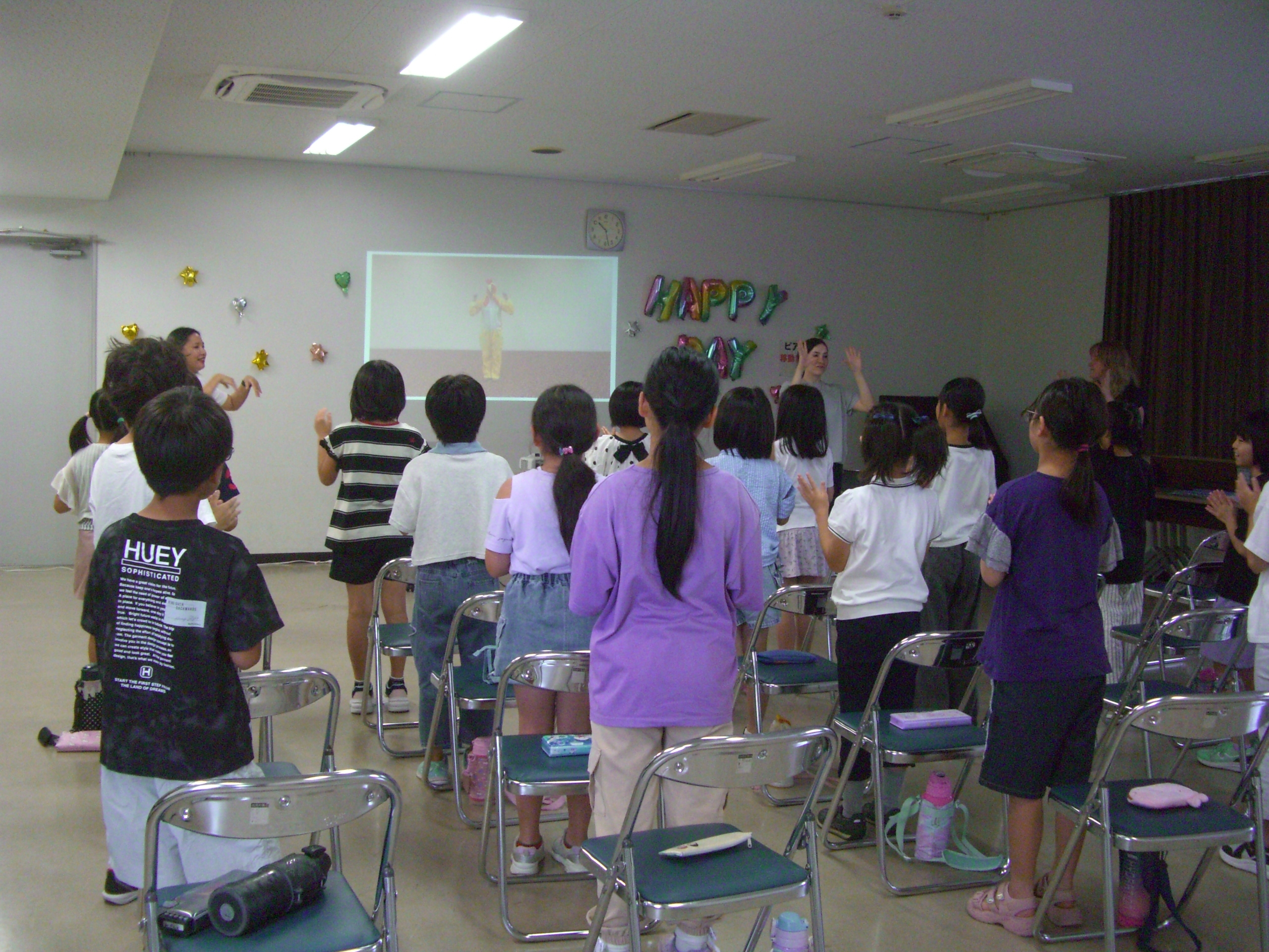 中学年の英語イベントレッスンの様子2