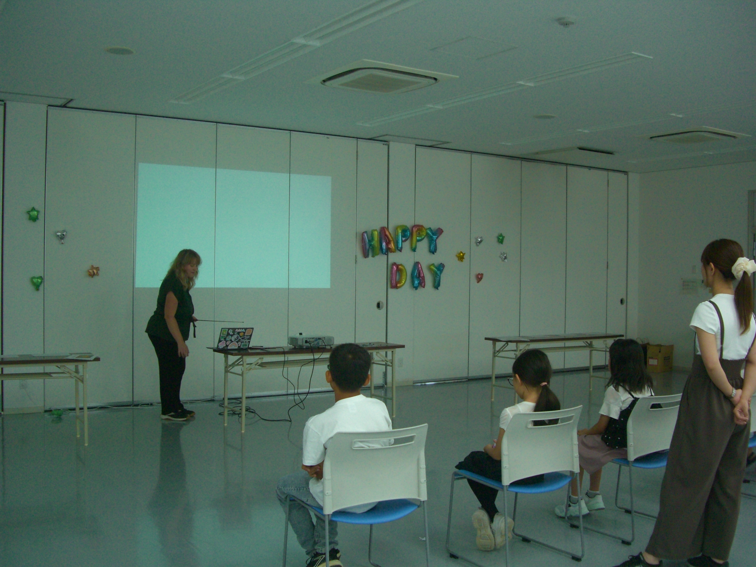 高学年の英語イベントレッスンの様子1